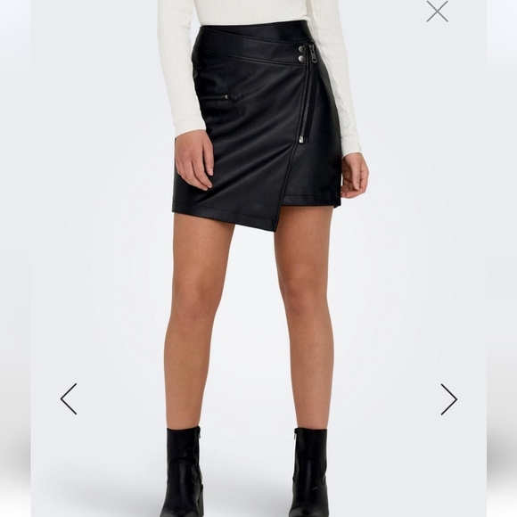 Only Black Faux Leather Skirt NWT XL Zipper Details Asymmetrical Front Panel - Picture 1 of 7